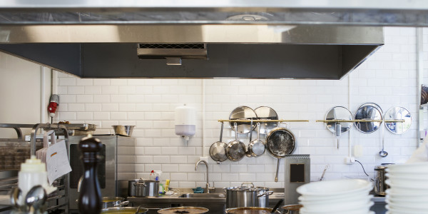 Limpiezas Campanas Extractoras de Cocinas en Madrid · Cocina de Restaurantes